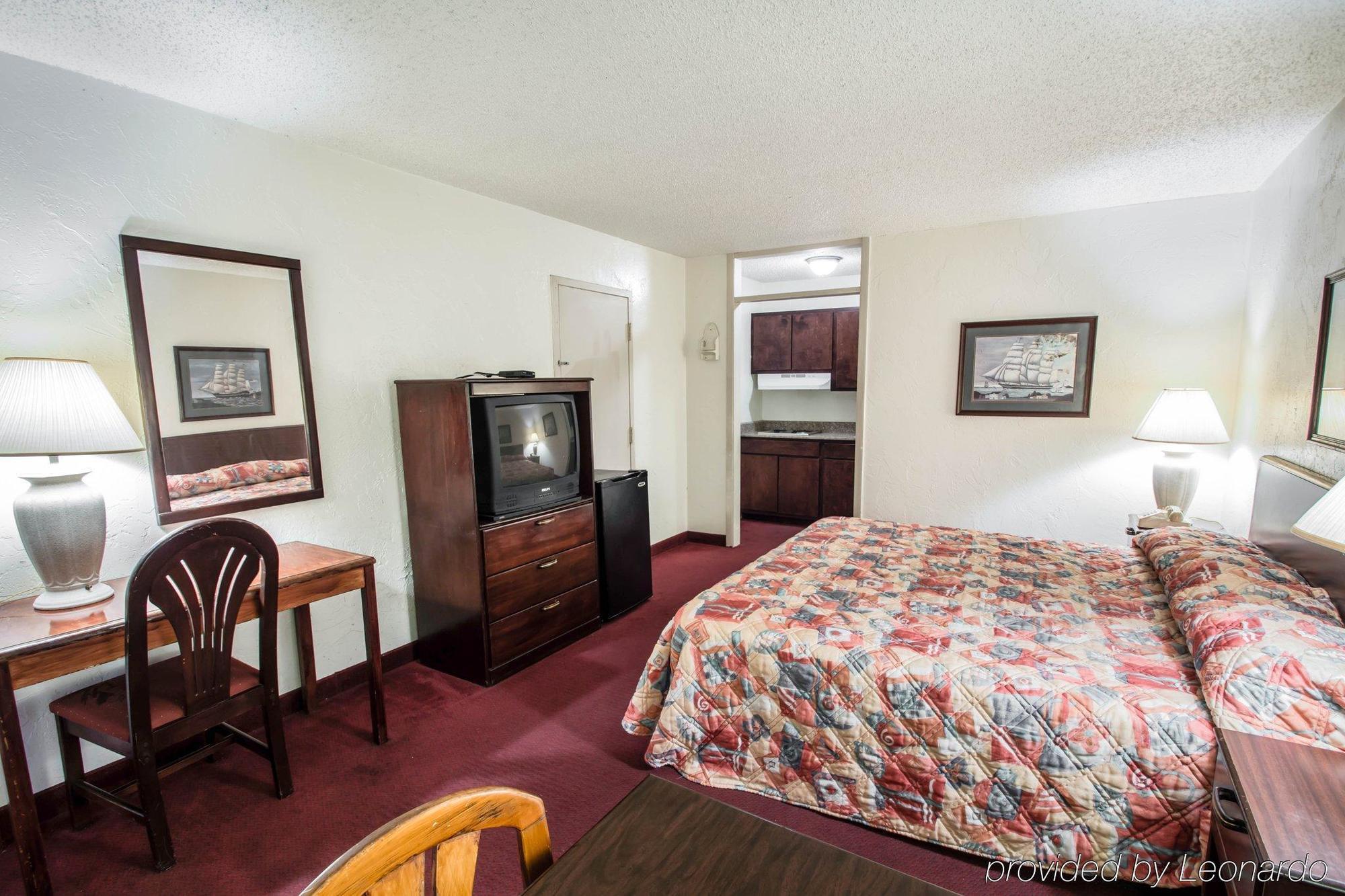 Rodeway Inn & Conference Center Ориндж Парк Екстериор снимка