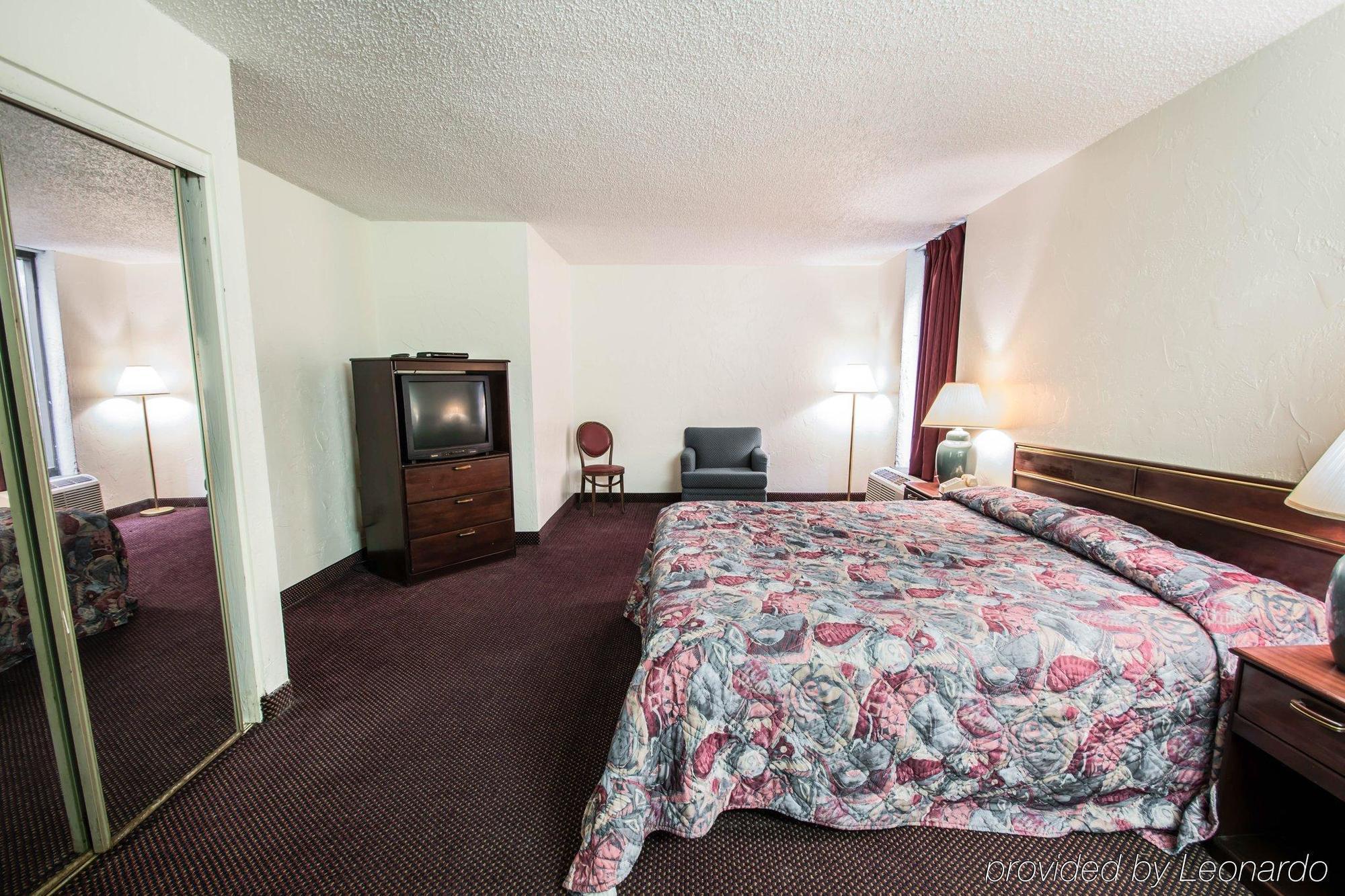 Rodeway Inn & Conference Center Ориндж Парк Екстериор снимка