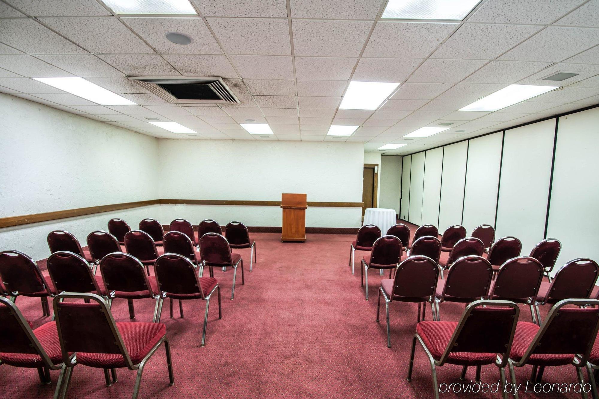 Rodeway Inn & Conference Center Ориндж Парк Екстериор снимка