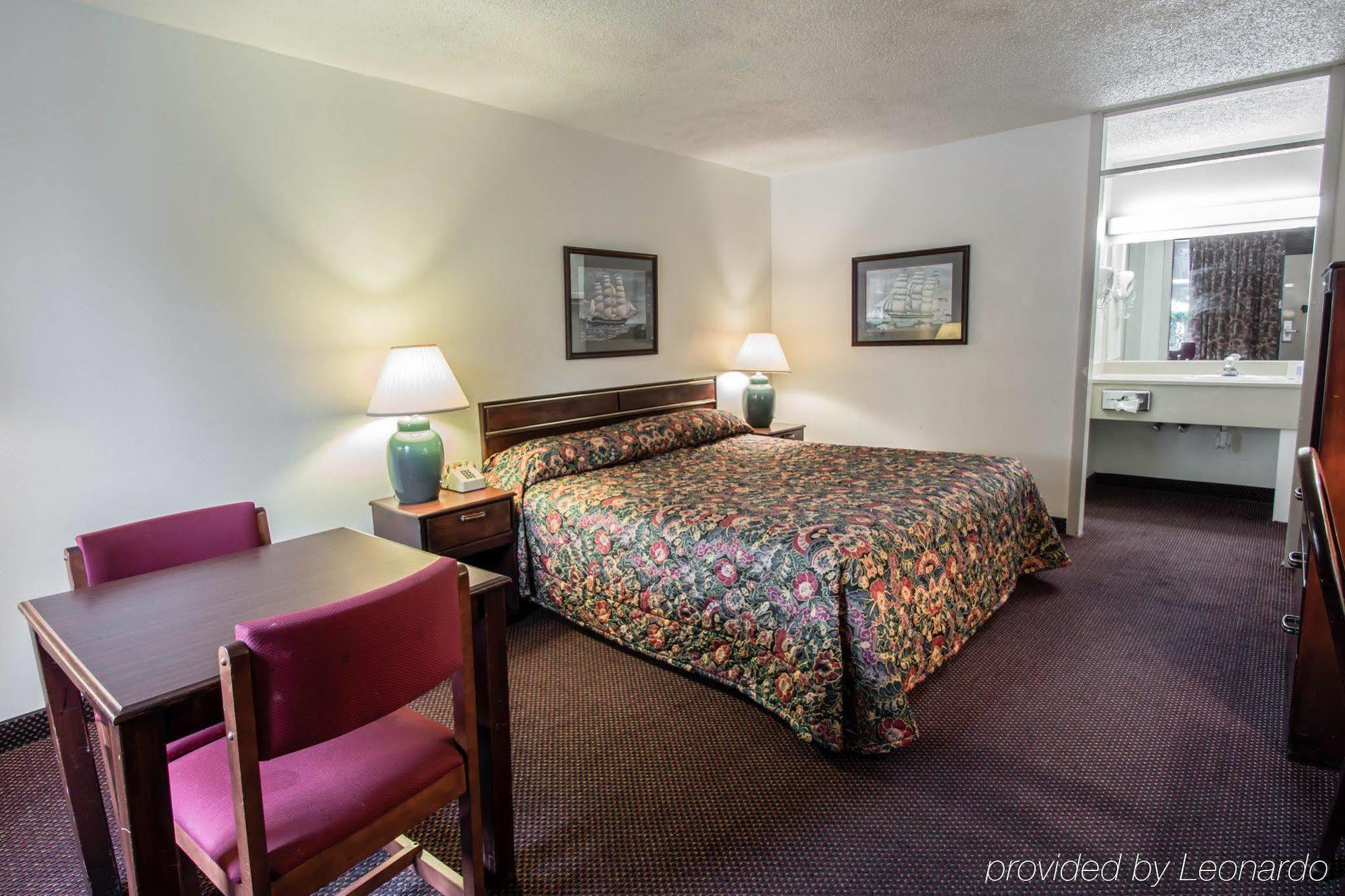 Rodeway Inn & Conference Center Ориндж Парк Екстериор снимка