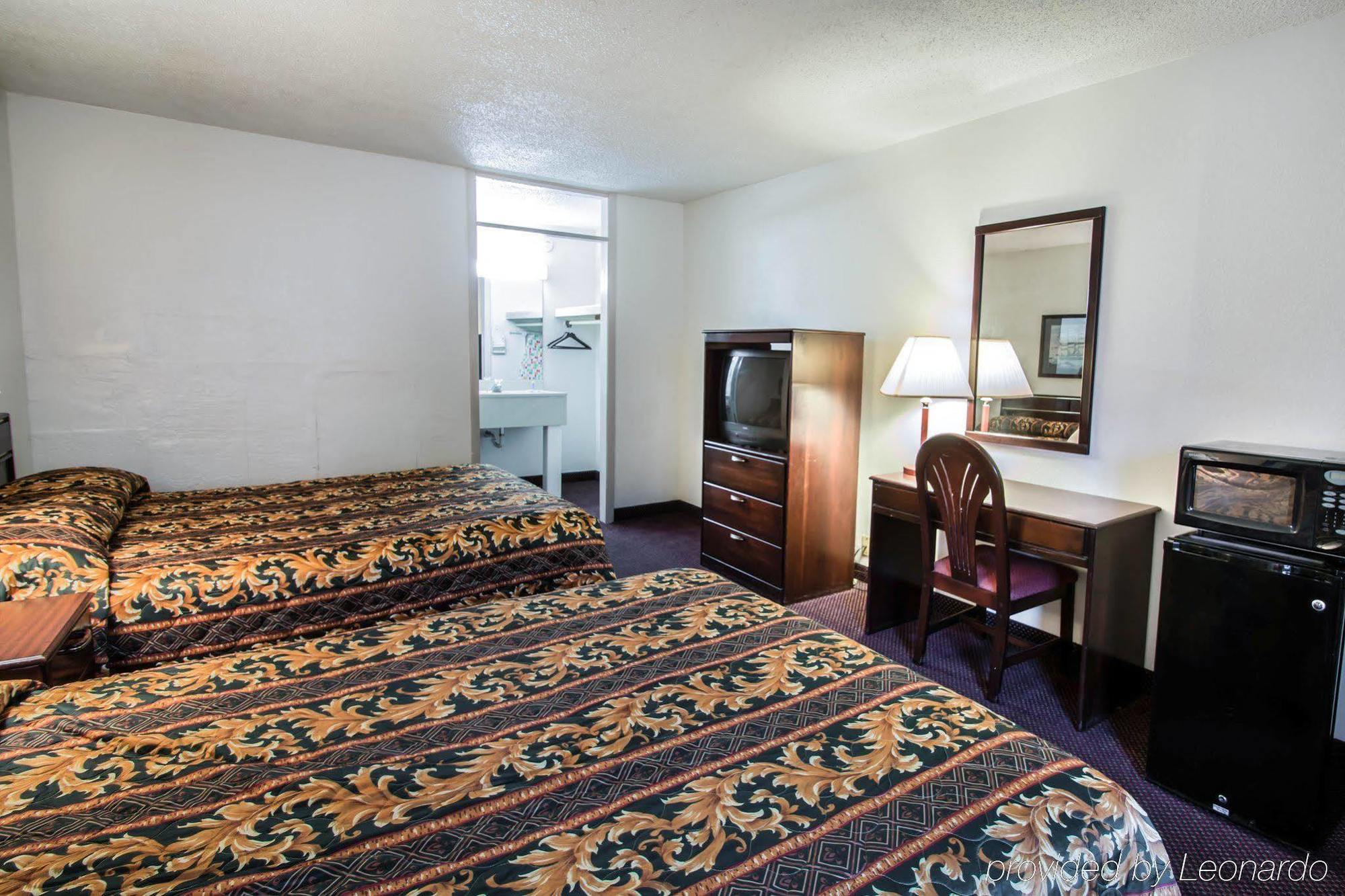 Rodeway Inn & Conference Center Ориндж Парк Екстериор снимка